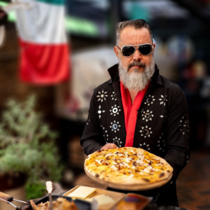 Chef Gino apresenta a mistura de pizza e Rock’n’roll